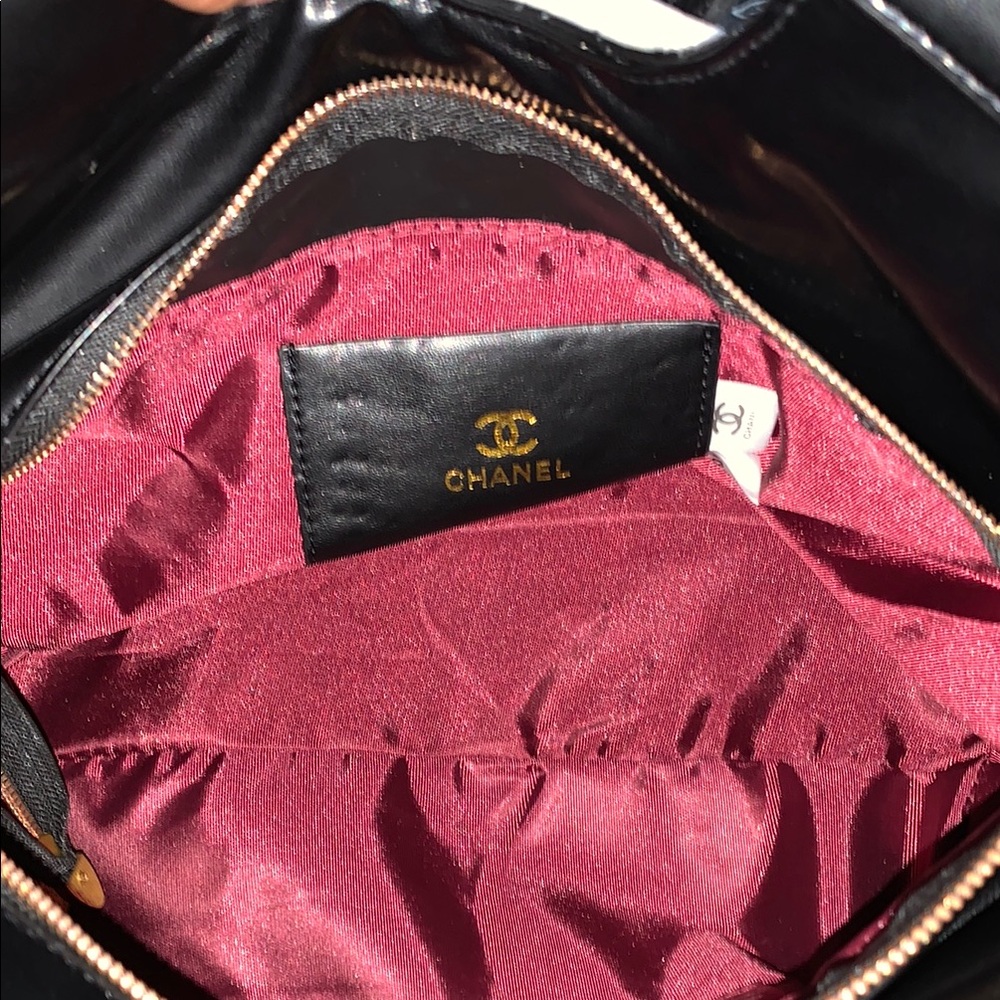 Black and Gold Quilted Shoulder Bag with Chain Straps - Picture 2 of 4